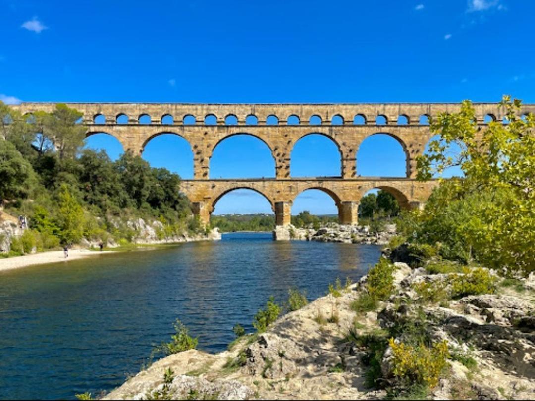Maison De Village Familiale Pont Du Gard, Toit Terrasse, Barbecue, Fibre Vers Pont du Gard Exteriér fotografie